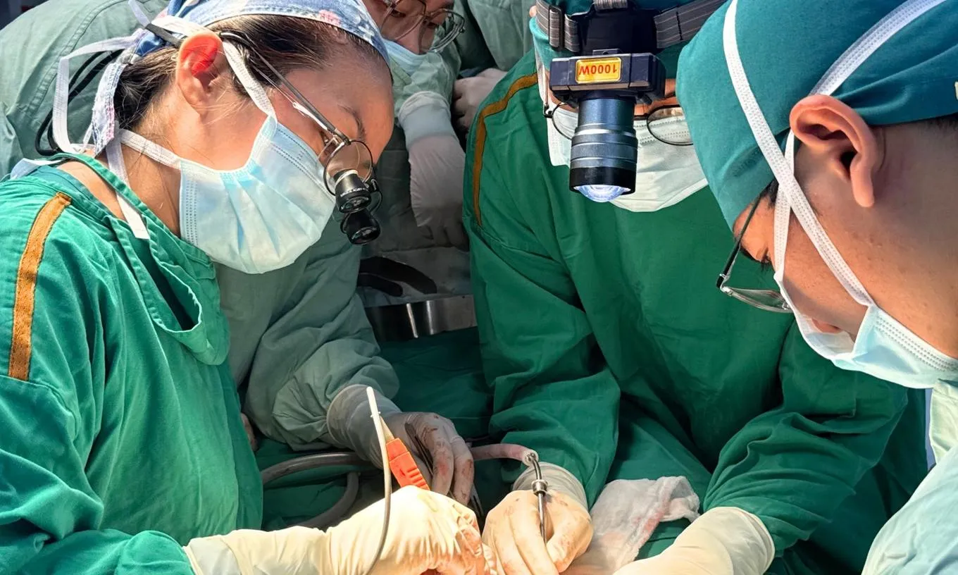 Bé trai 6 tháng tuổi được phẫu thuật lấy khối u 1,3 kg tại Bệnh viện Nhi Trung ương