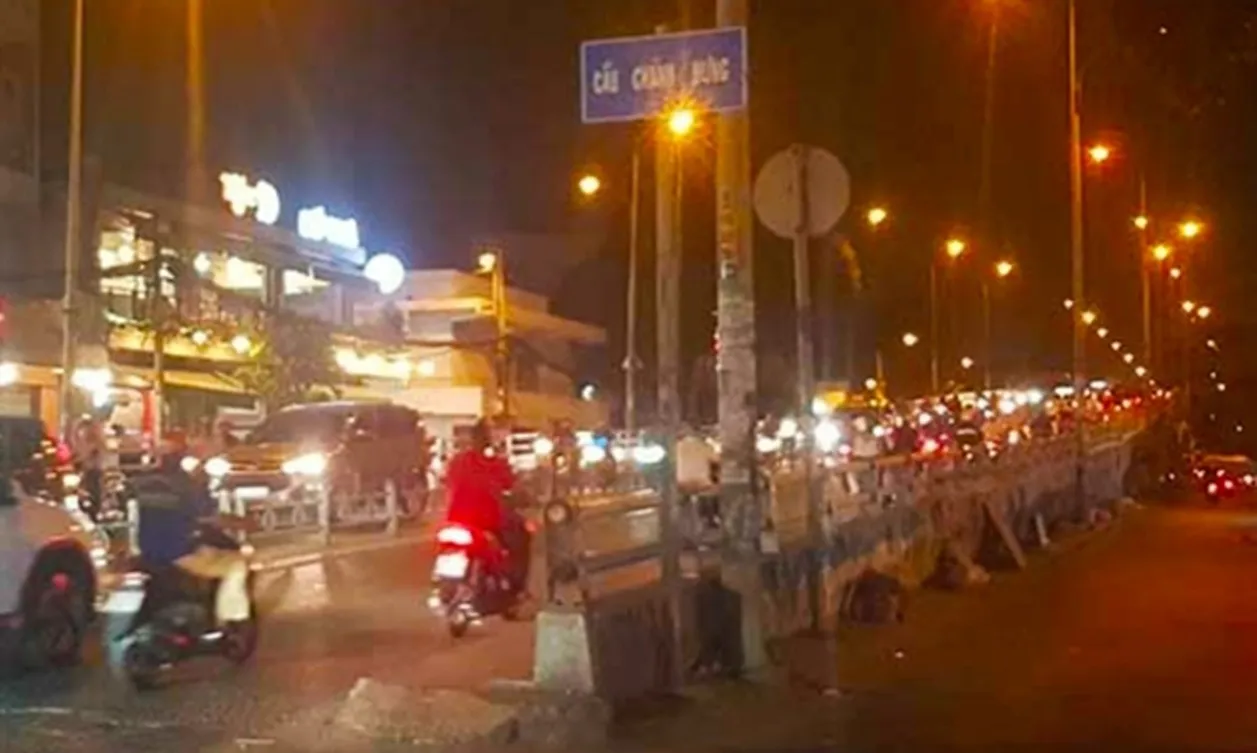 Công an TPHCM tìm thân nhân người đàn ông nhảy cầu Chánh Hưng
