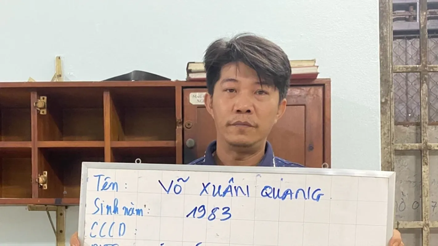 Công an xã Xuân Thới Sơn đang tạm giữ ông Quang để điều tra. Ảnh CA