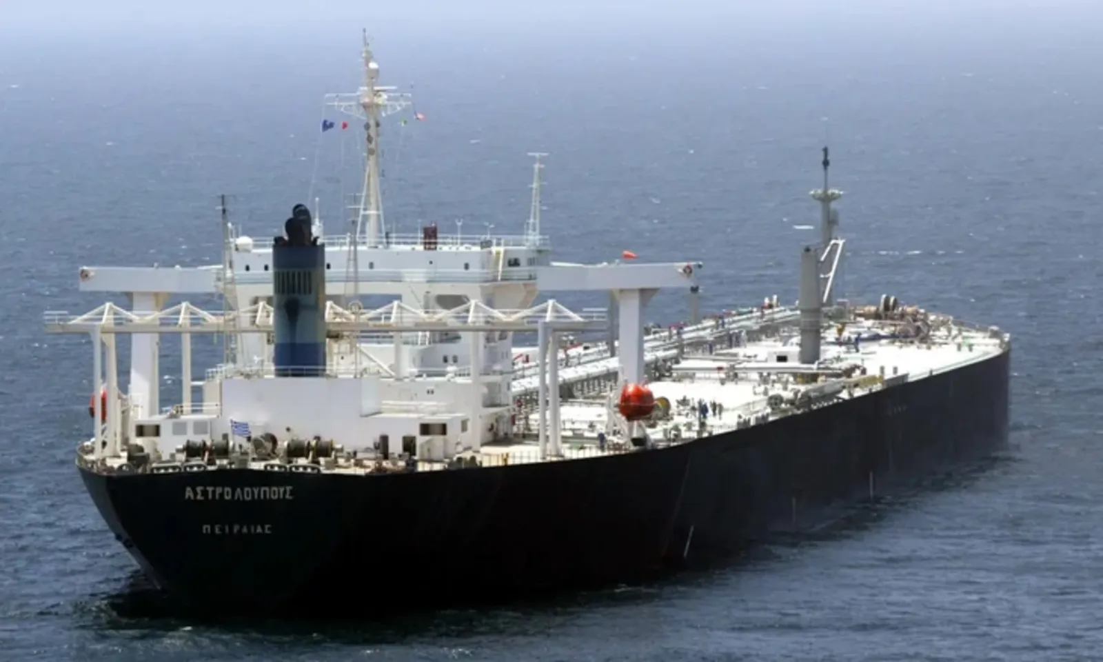 Mỹ tạm nới lỏng lệnh cấm mua dầu Nga khi giá dầu vượt 100 USDthùng – Hình 1