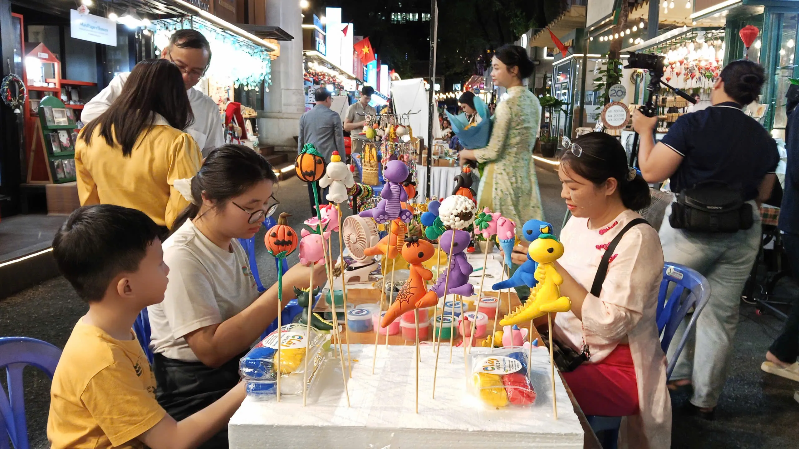 Nặn tò he dân gian tại Đường sách TPHCM