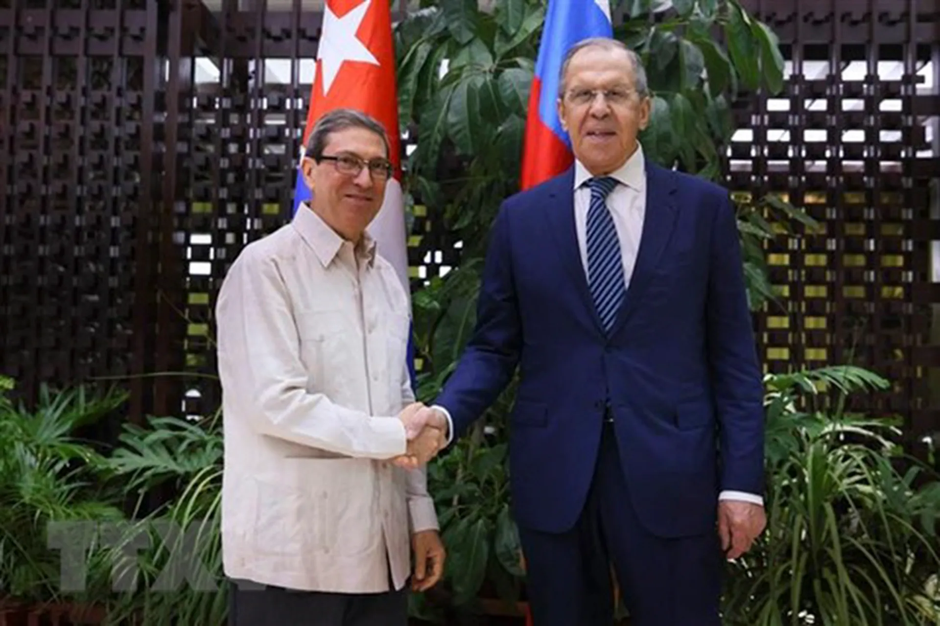 Ngoại trưởng Nga Sergei Lavrov (phải) và người đồng cấp Cuba Bruno Rodriguez Parrilla trong cuộc gặp ở La Habana năm 2023. Ảnh AFP