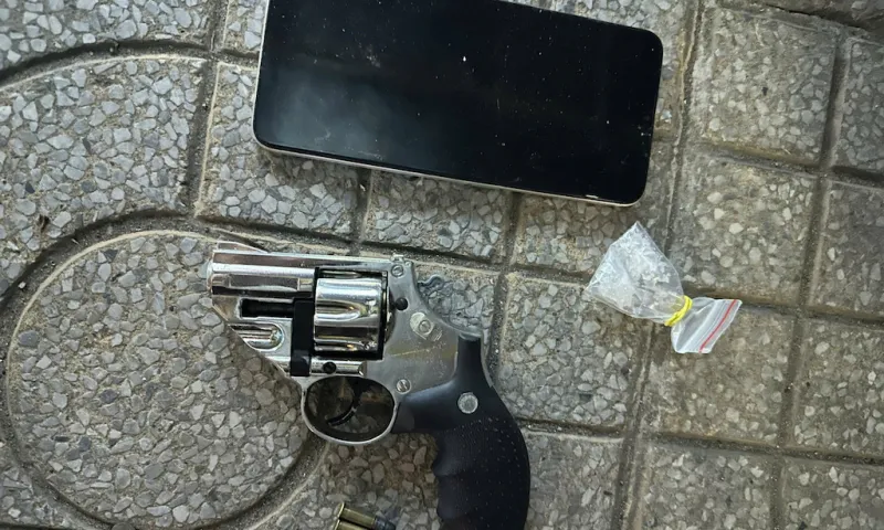 Bị CSGT dừng xe kiểm tra, đối tượng lộ thêm hành vi nguy hiểm