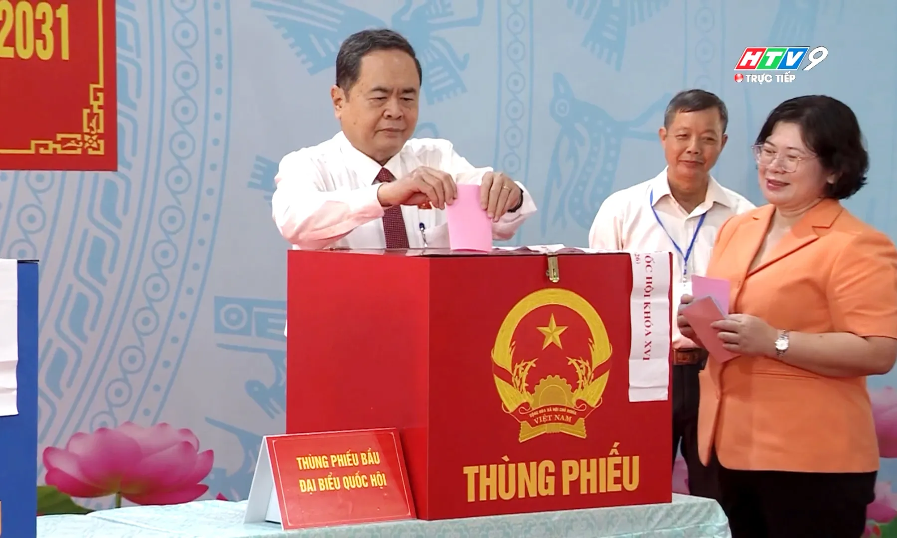 Ngày hội non sông: Cử tri TPHCM nô nức tham gia bầu cử