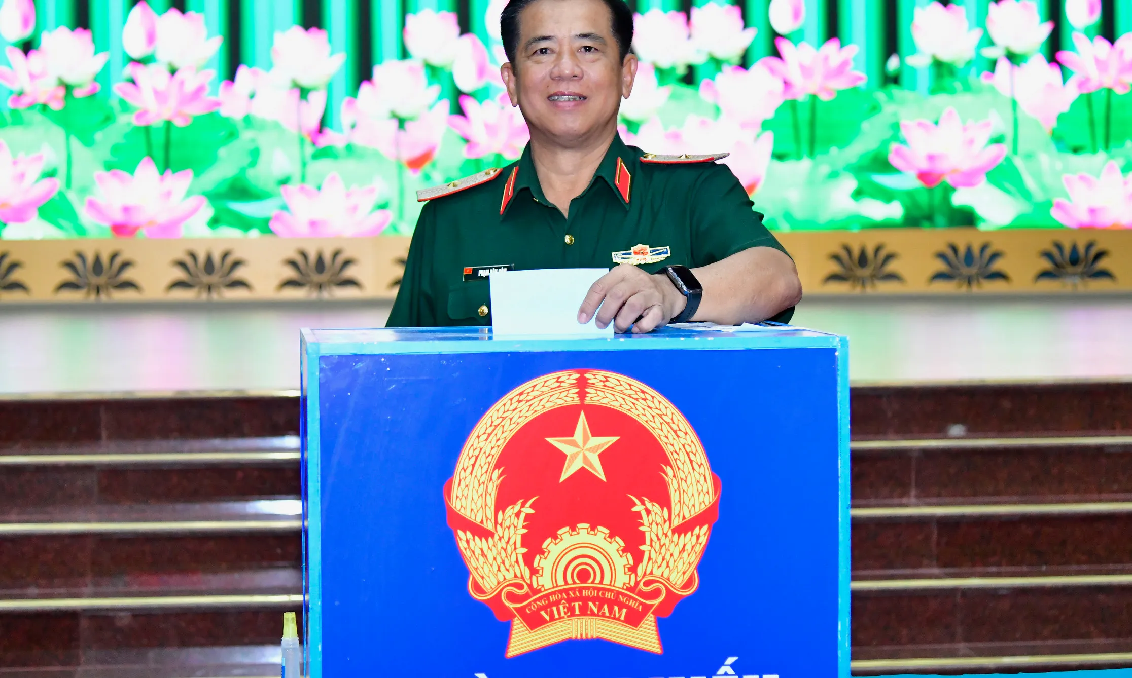 Lực lượng vũ trang TPHCM: Gửi trọn niềm tin qua lá phiếu