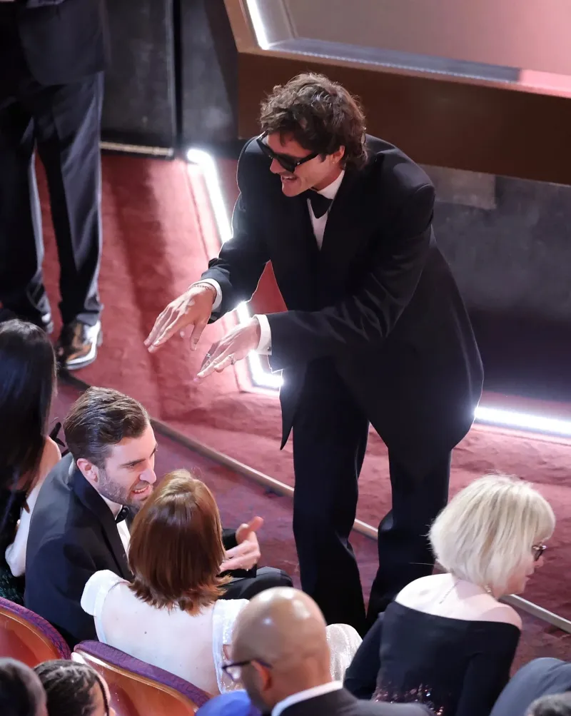 voh-loat-khoanh-khac-an-tuong-nhat-oscar-2026-4