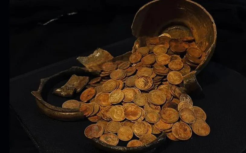 Kho báu được khai quật ở TP Torzhok - Nga chứa những đồng tiền vàng được đúc từ năm 1848 đến năm 1911.