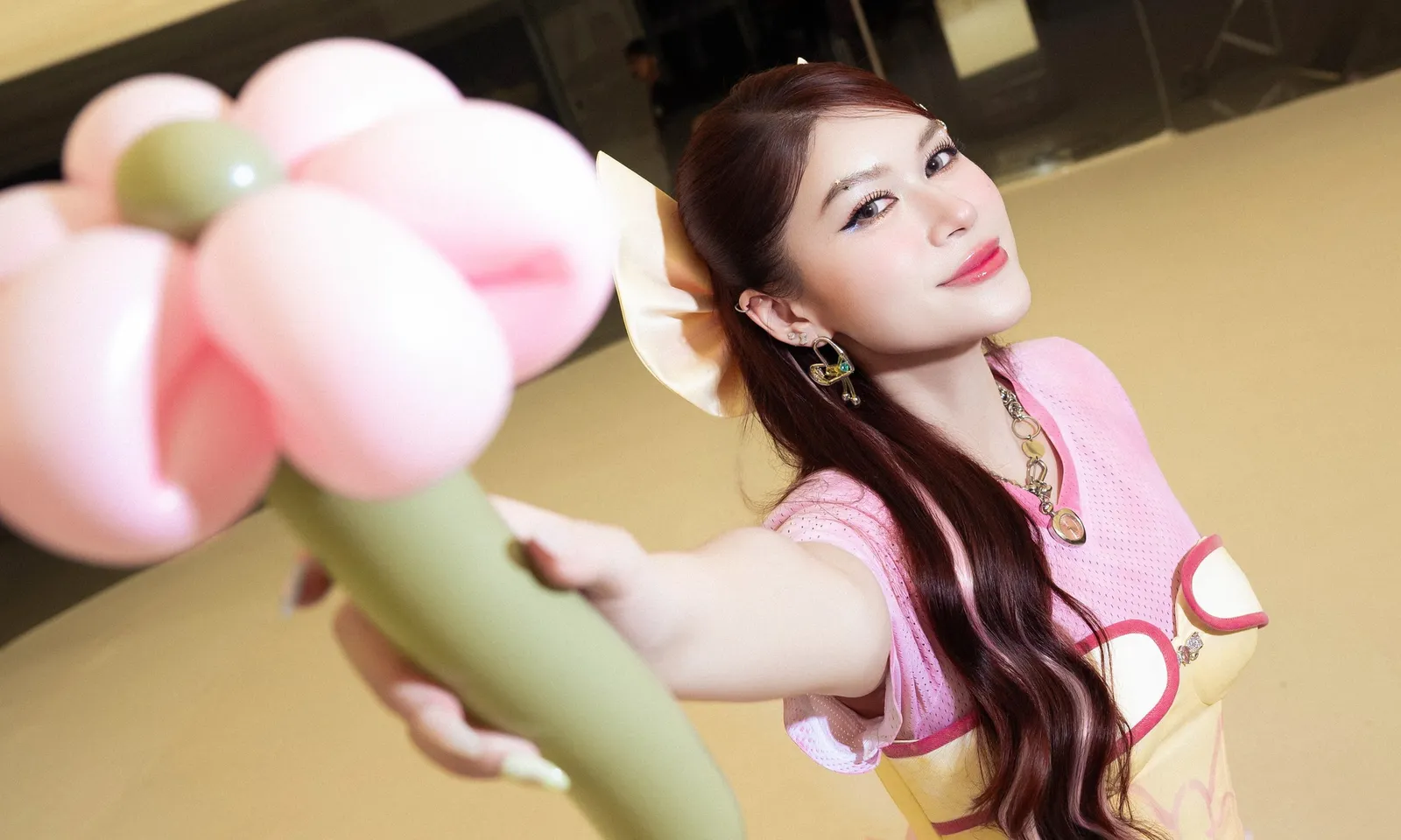 Dàn nghệ sĩ đình đám góp mặt trong MV “Tiếp Nhiên Liệu” của Ngọc Thanh Tâm