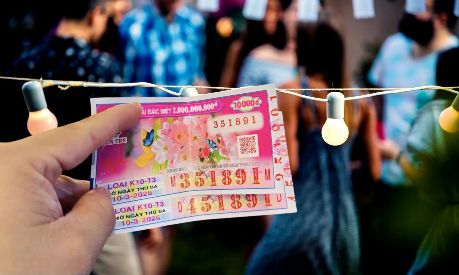 Nam thanh niên bất ngờ “ẵm” tiền tỷ sau khi dự tiệc