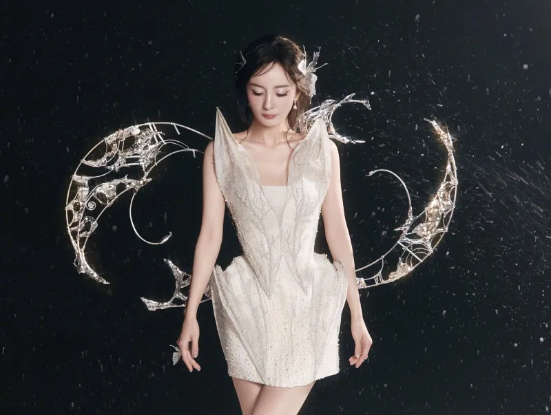 voh-duong-mich-trieu-le-dinh-tranh-thi-hau-bach-ngoc-lan-2026-5