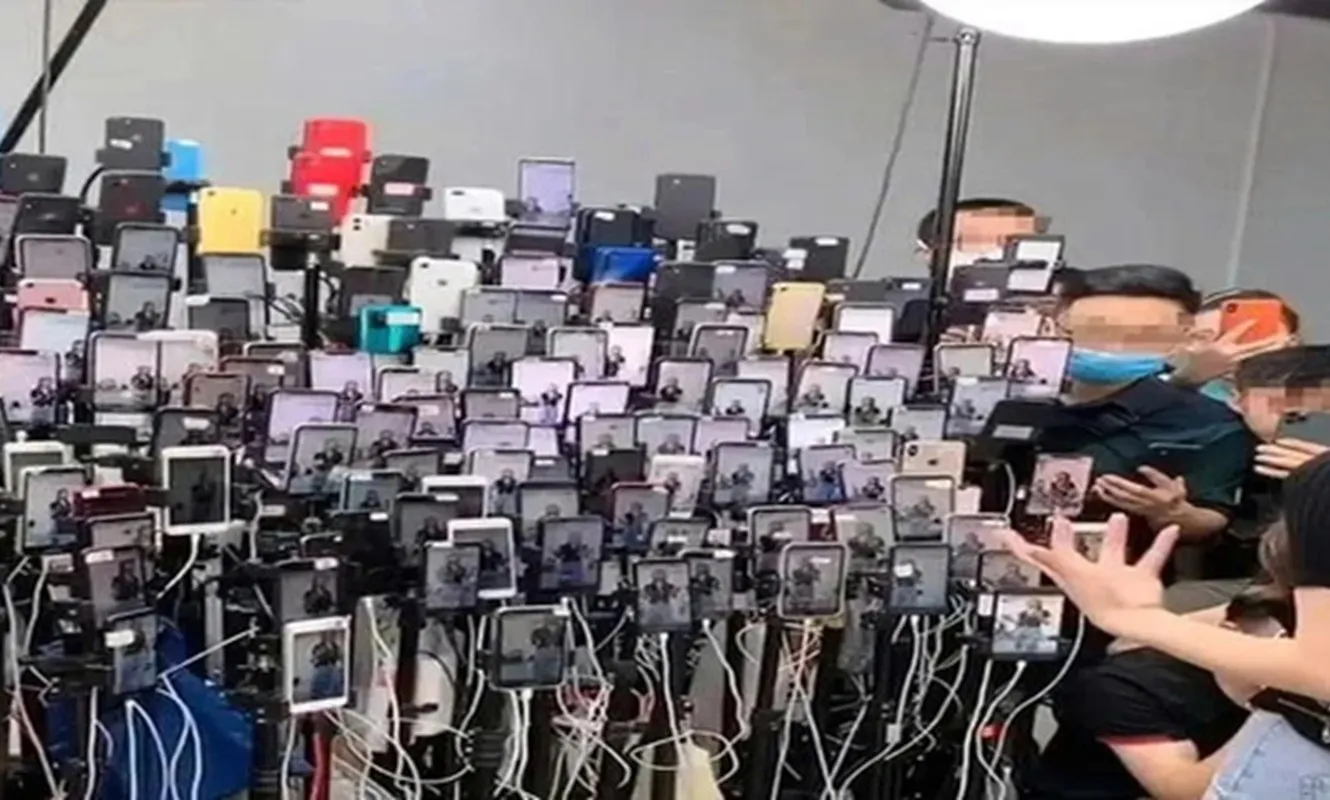 Trung Quốc: Triệt phá “trại điện thoại” 26.000 máy tạo tương tác ảo cho livestream