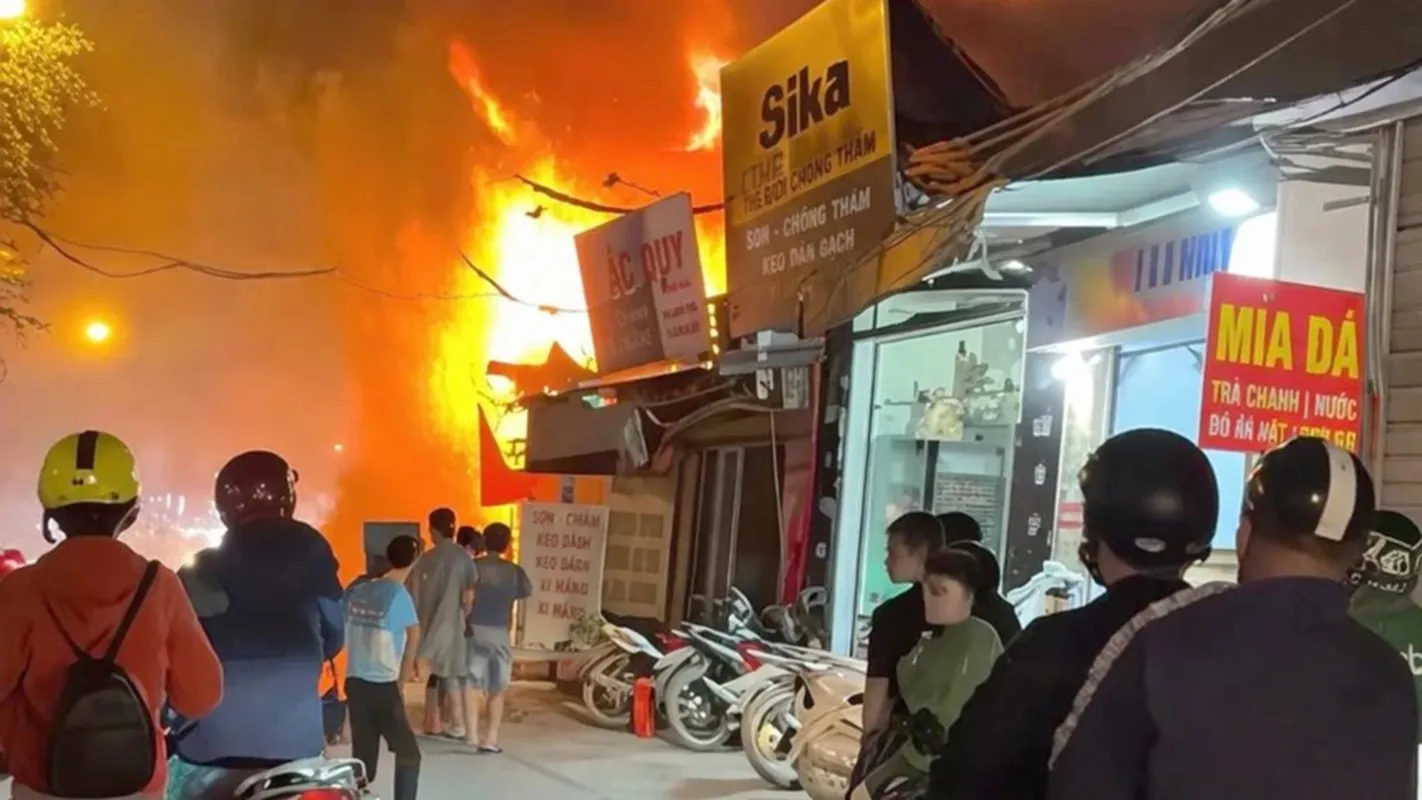 Hiện trường cháy quán cà phê.