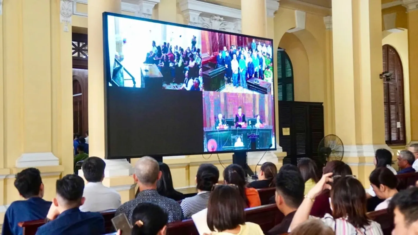Quang cảnh phiên xét xử