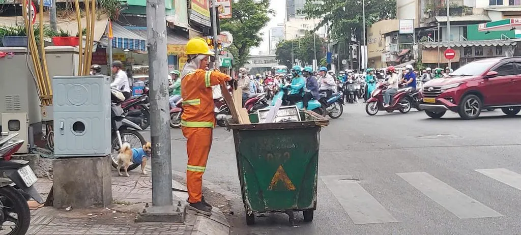 cong-nhan-thu-gom-rac_20260323111003