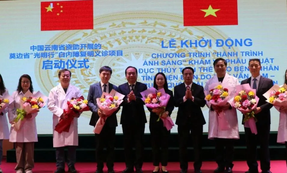 100 bệnh nhân đục thủy tinh thể tại Điện Biên được phẫu thuật mắt miễn phí