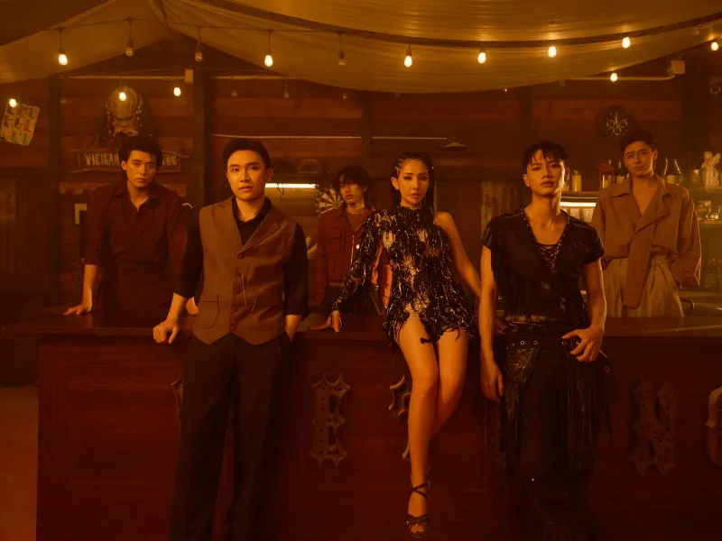 voh-du-uyen-pha-ken-ngoan-muc-trong-mv-dieu-khien-em-hai-long-16