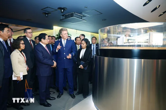 thu-tuong-tham-trung-tam-dieu-khien-he-thong-tau-dien-ngam-moskva-8660036