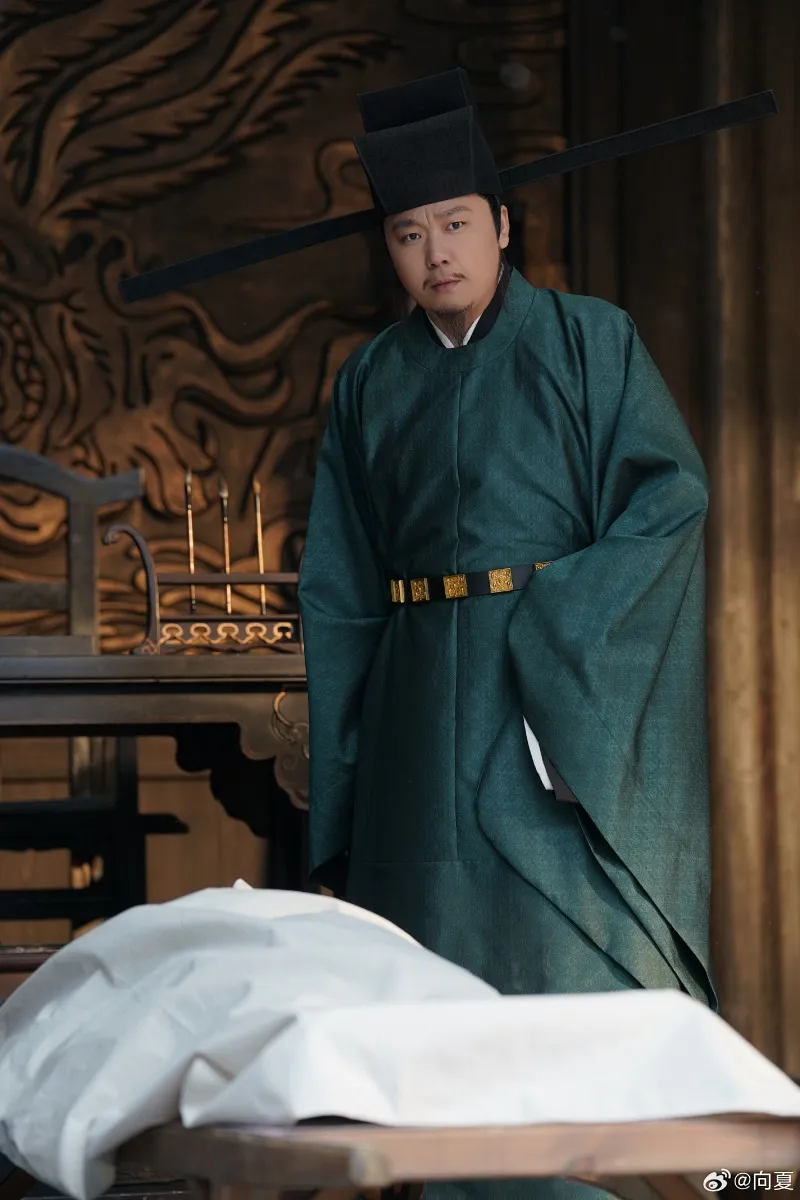 voh-ben-le-dien-vien-truc-ngoc-hoa-ra-toan-la-nguoi-nha-23