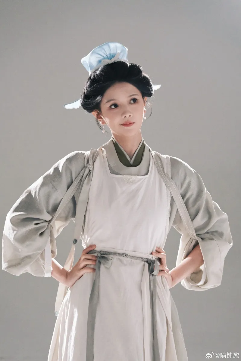 voh-ben-le-dien-vien-truc-ngoc-hoa-ra-toan-la-nguoi-nha-26