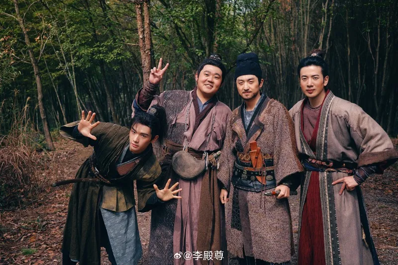 voh-ben-le-dien-vien-truc-ngoc-hoa-ra-toan-la-nguoi-nha-28