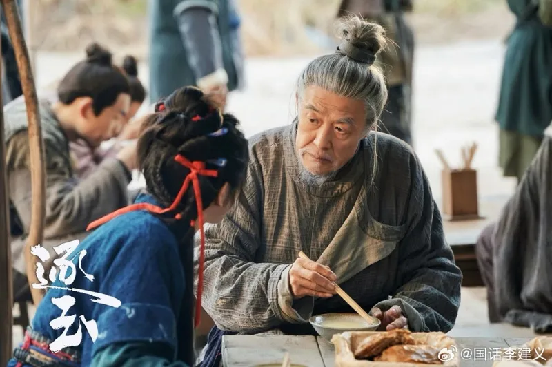 voh-ben-le-dien-vien-truc-ngoc-hoa-ra-toan-la-nguoi-nha-32