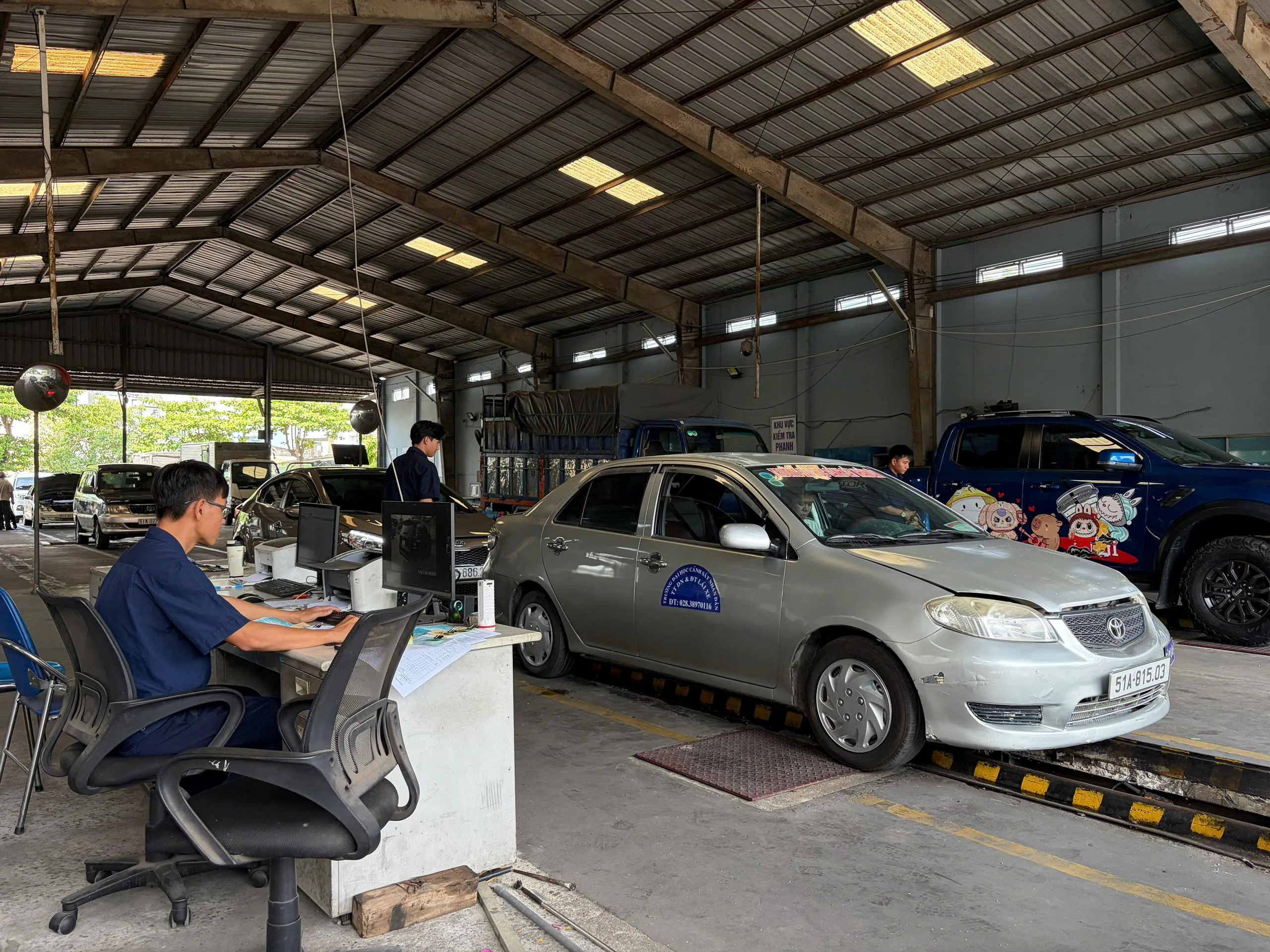Các trung tâm đăng kiểm tại TPHCM vận hành bình thường trở lại từ sáng 3-3