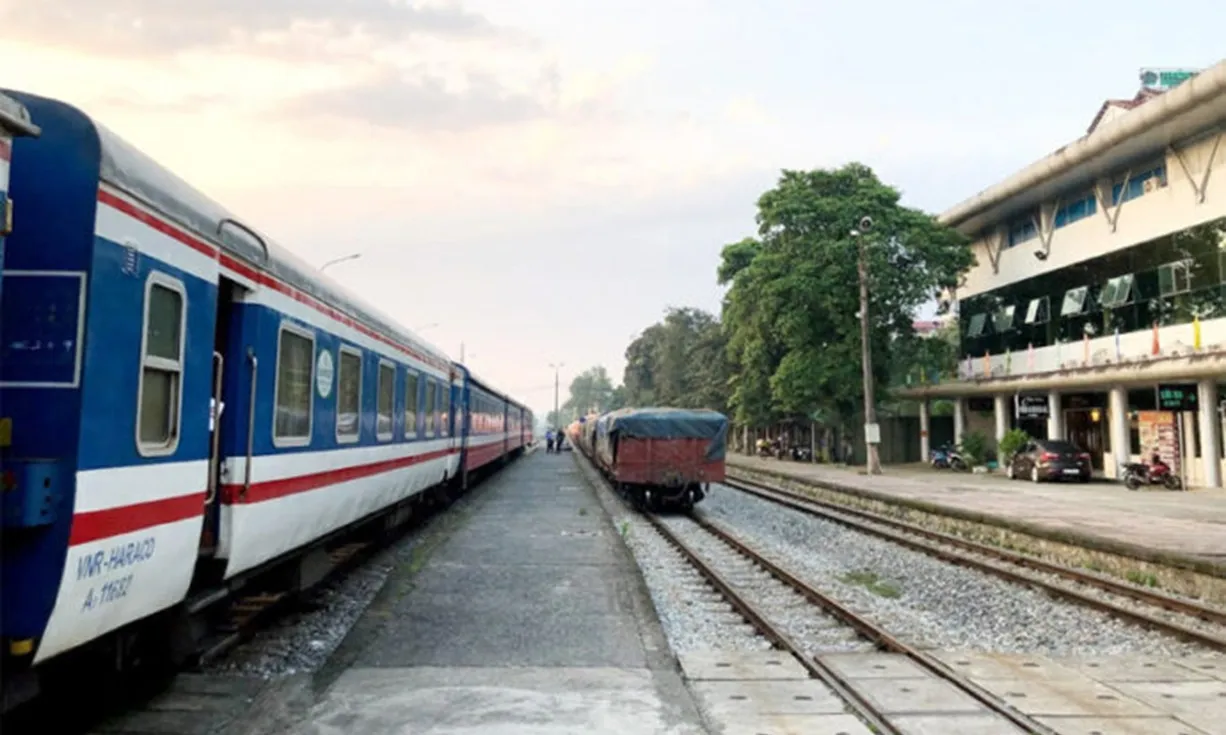 Khách nước ngoài nhận lại tài sản gần 36 triệu đồng bỏ quên trên tàu