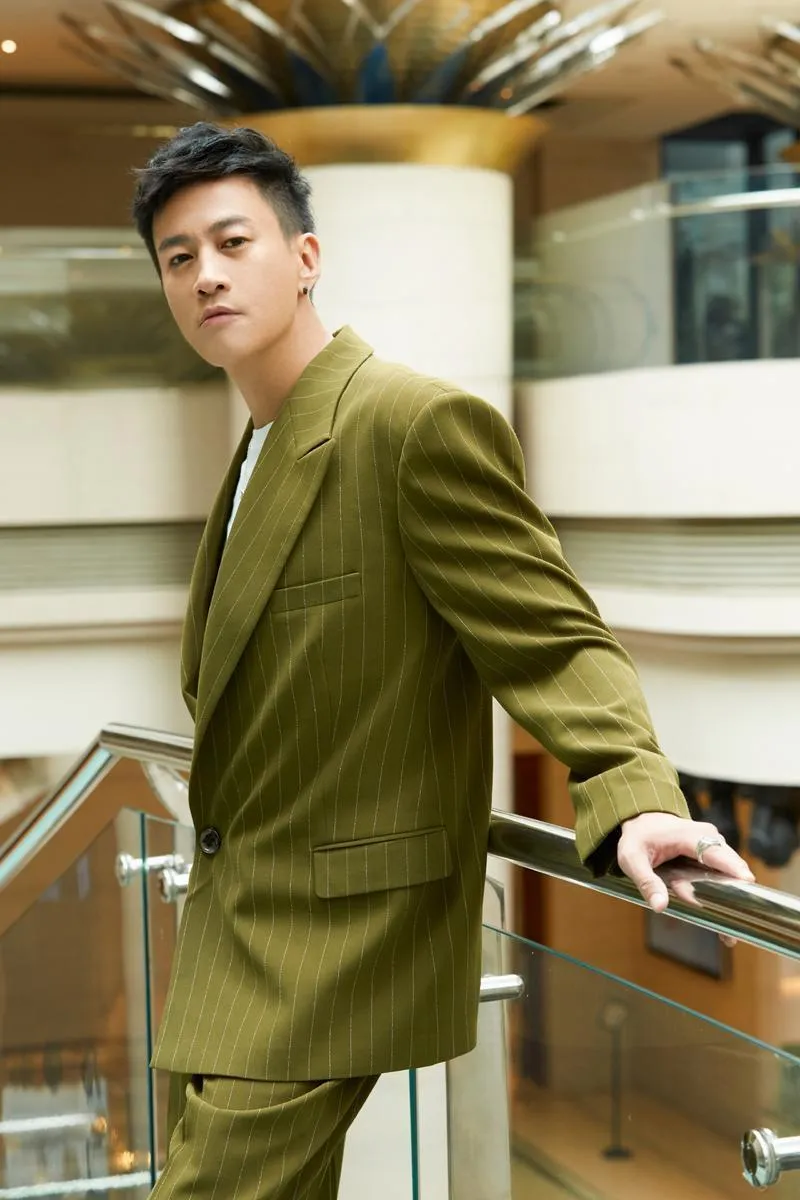 Hà Nhuận Đông gây sốt ở tuổi 51: Chuẩn mực tướng quân định nghĩa lại visual Cbiz 2