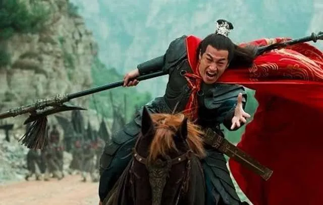 Hà Nhuận Đông gây sốt ở tuổi 51: Chuẩn mực tướng quân định nghĩa lại visual Cbiz 5