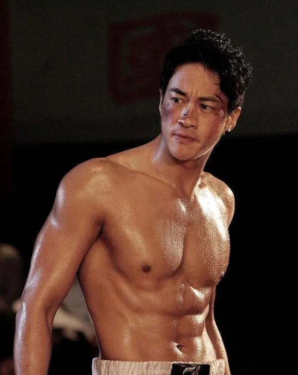 Hà Nhuận Đông gây sốt ở tuổi 51: Chuẩn mực tướng quân định nghĩa lại visual Cbiz 6