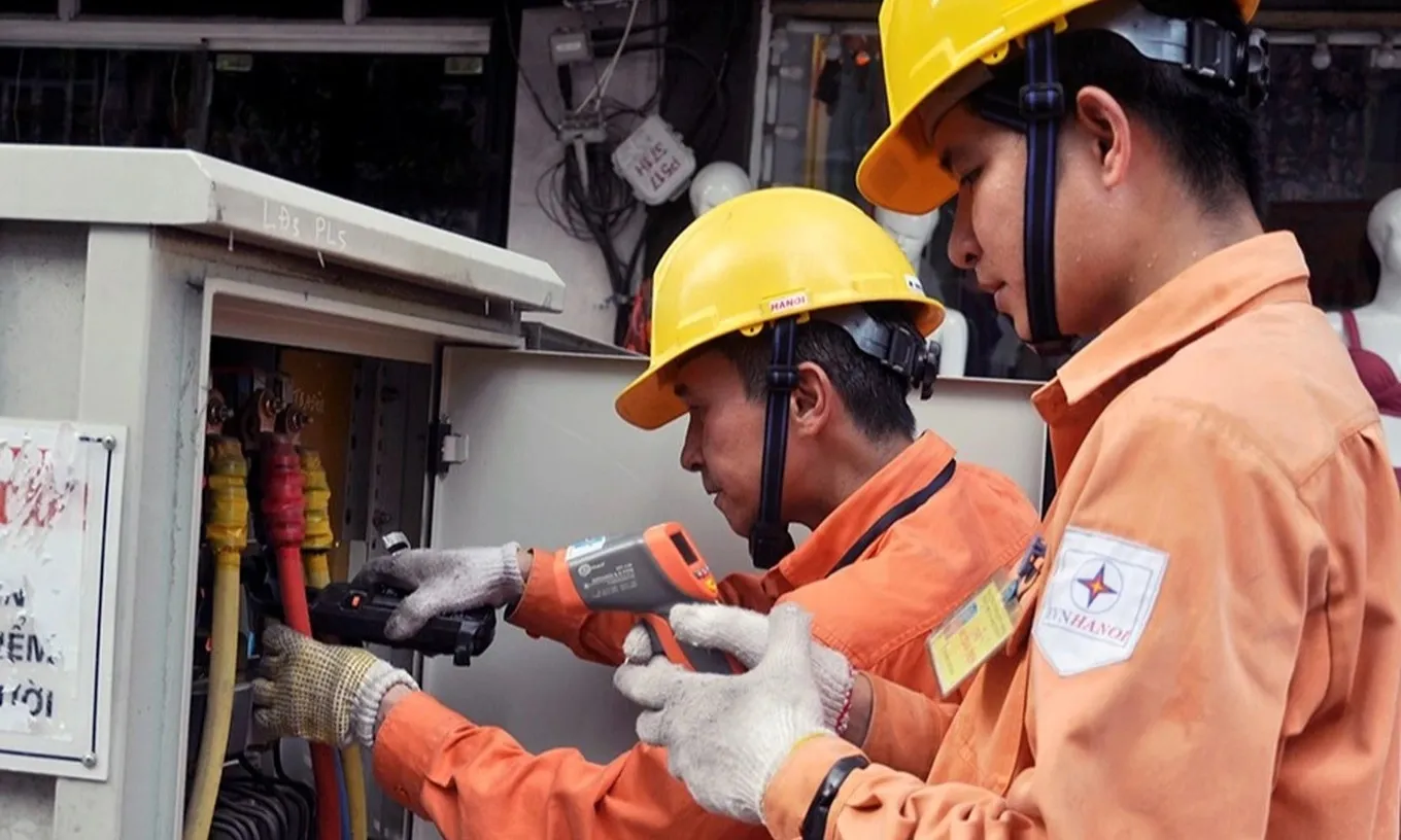 Đề xuất tạm ngừng xuất cảnh, ngừng cung cấp điện, nước để cưỡng chế xử phạt vi phạm hành chính