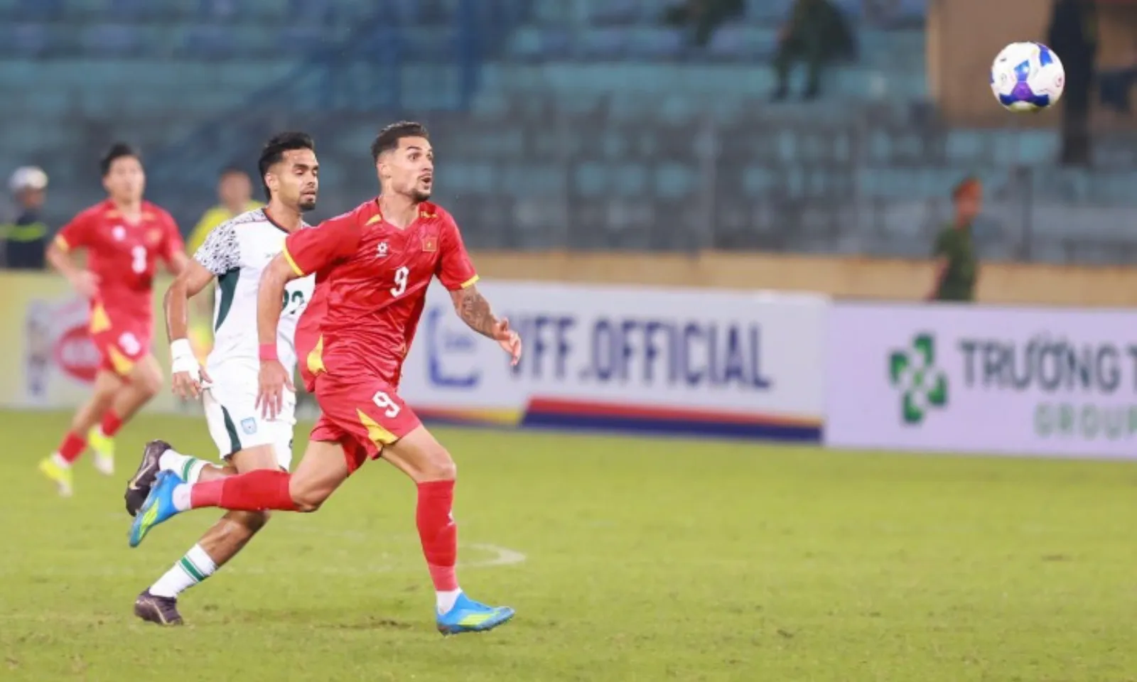 Kết quả tuyển Việt Nam 3-0 Bangladesh: Hoàng Hên kém may