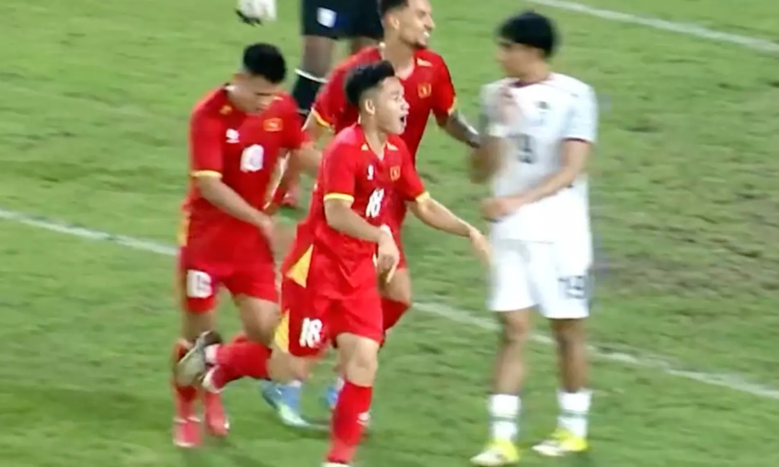 TRỰC TIẾP tuyển Việt Nam 3-0 Bangladesh (Hết Hiệp 1): Chờ Xuân Son vào sân