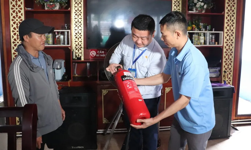 Đảm bảo an toàn giao thông đường thủy trên vịnh Hạ Long dịp lễ 30/4 - 1/5