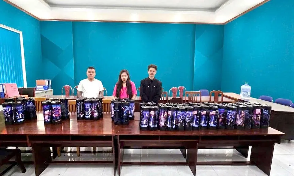 Công an TPHCM triệt phá đường dây giao “khí cười” tận nơi