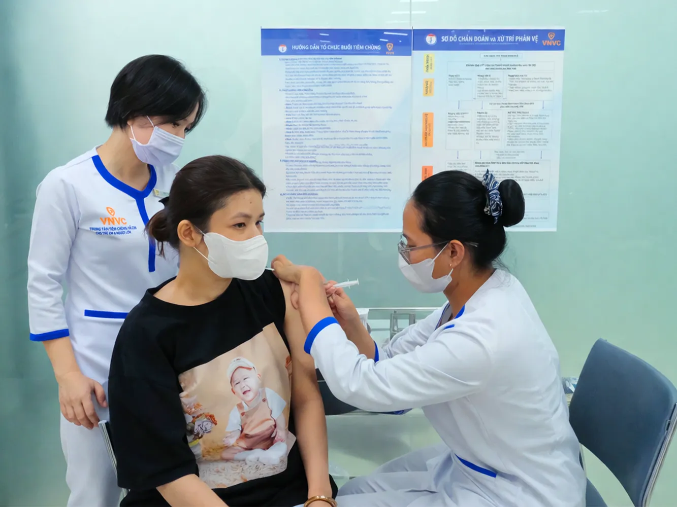 9. Người trẻ TPHCM tiêm vắc xin não mô cầu ACYW