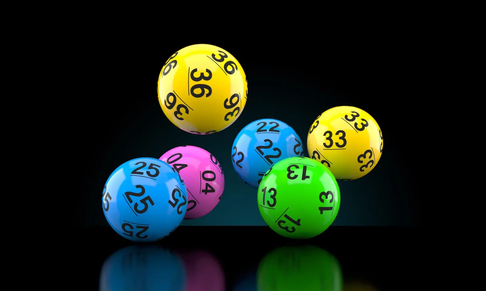 Khách Hà Nội trúng cùng lúc 10 tờ vé số, ôm trọn 3 giải lớn