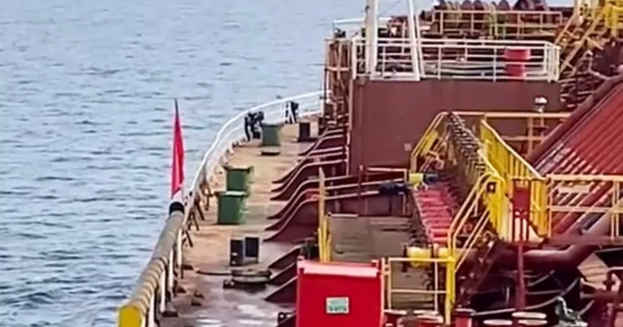 Iran bác bỏ “món quà tặng ông Donald Trump“, 20.000 thủy thủ mắc kẹt ở vịnh Ba Tư