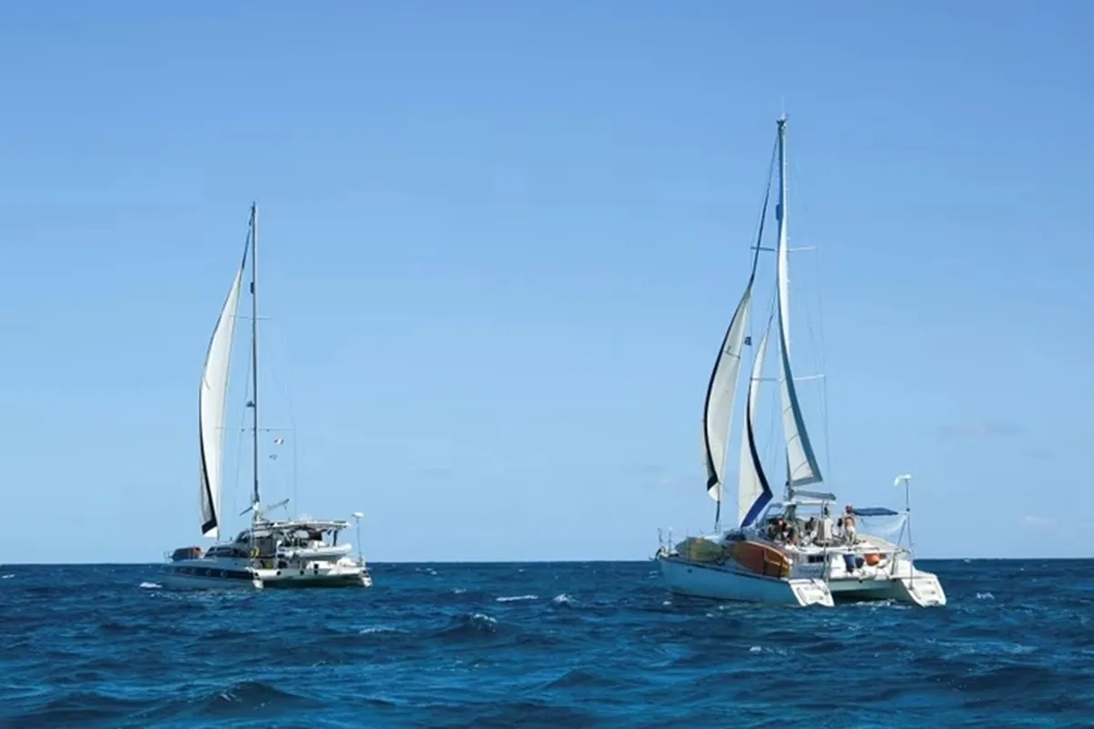 Các tàu chở hàng viện trợ nhân đạo tới Cuba ngày 21-3 - Ảnh REUTERS