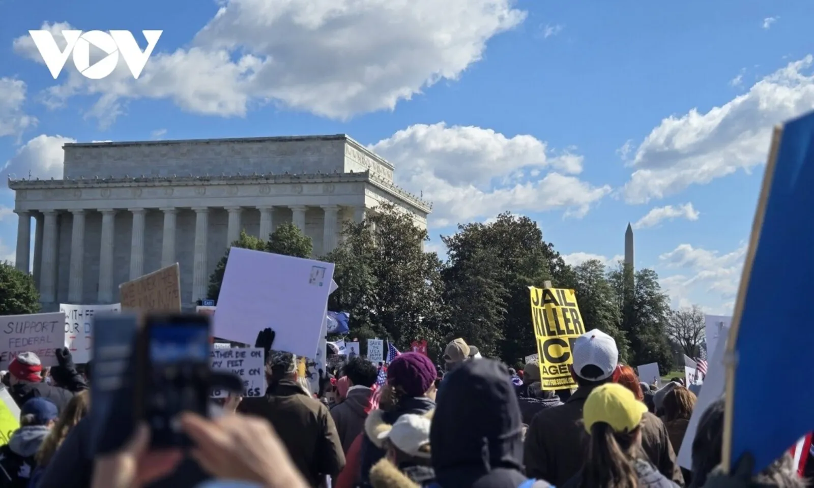 Phong trào “No King” bùng phát, hàng triệu người Mỹ xuống đường phản đối ông Trump – Hình 1