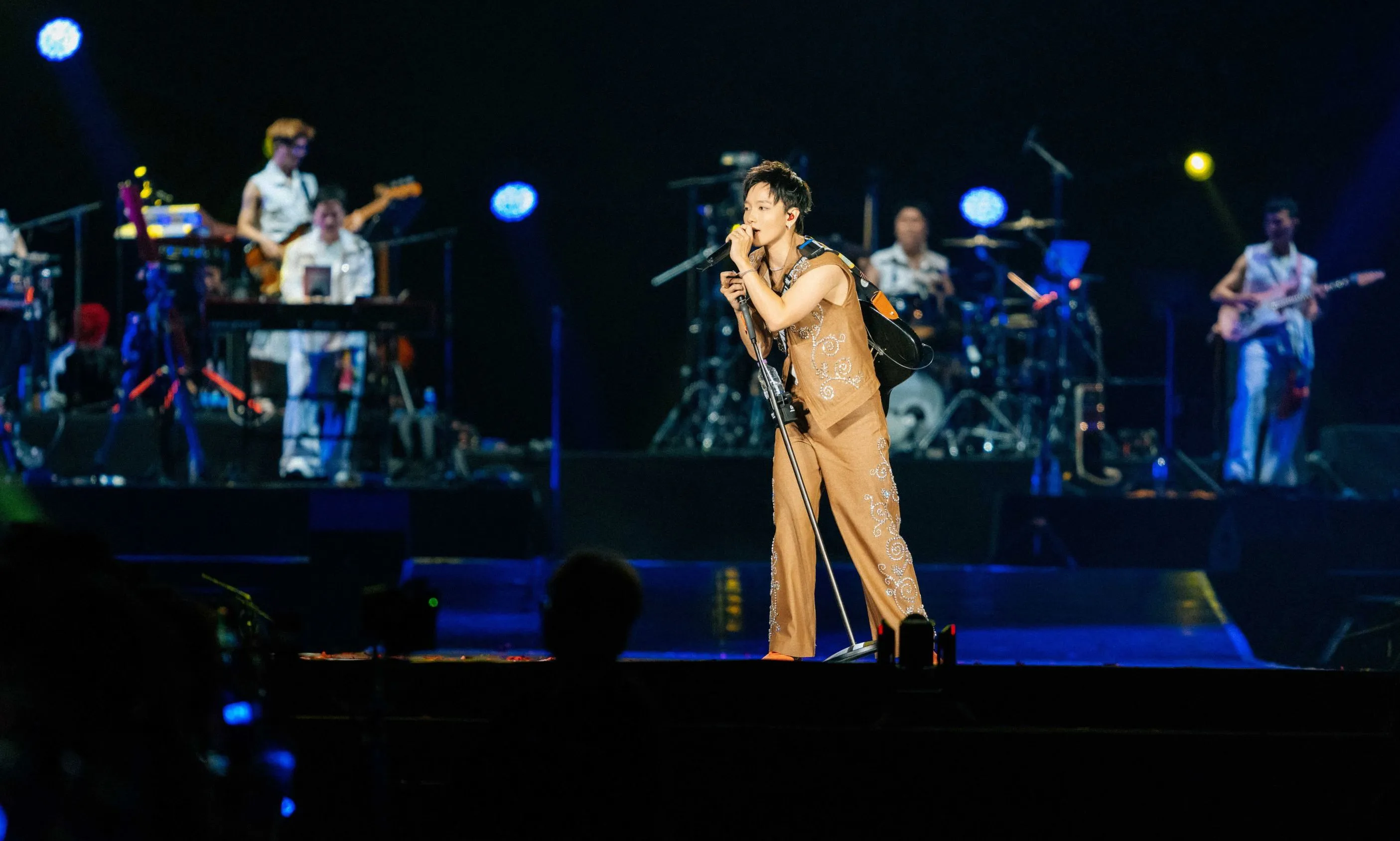 Hoàng Dũng trình diễn liên tục 3 tiếng trong concert quy mô nhất sự nghiệp quy tụ 9.777 khán giả