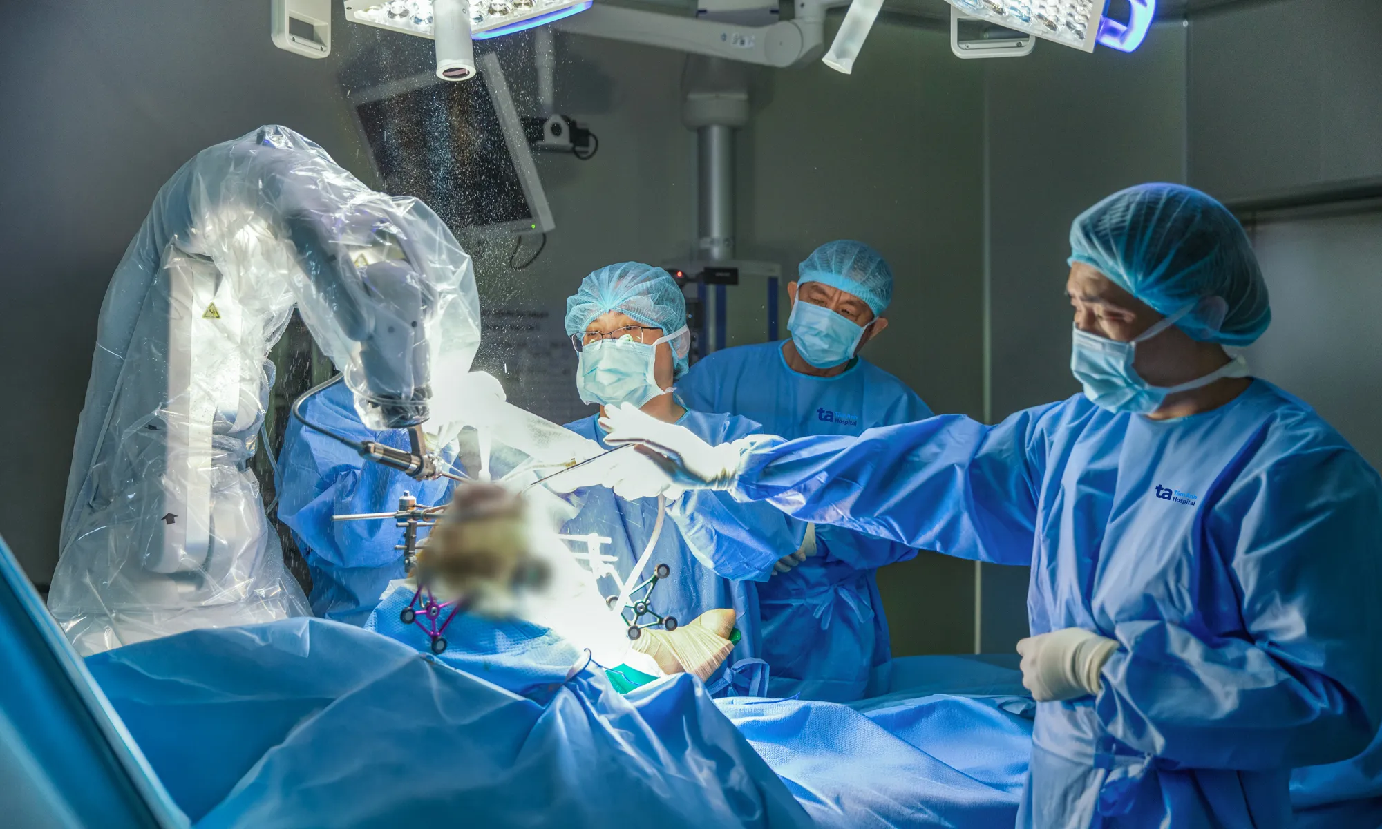 Việt Nam lần đầu tiên có Robot AI thay khớp chủ động hoàn toàn