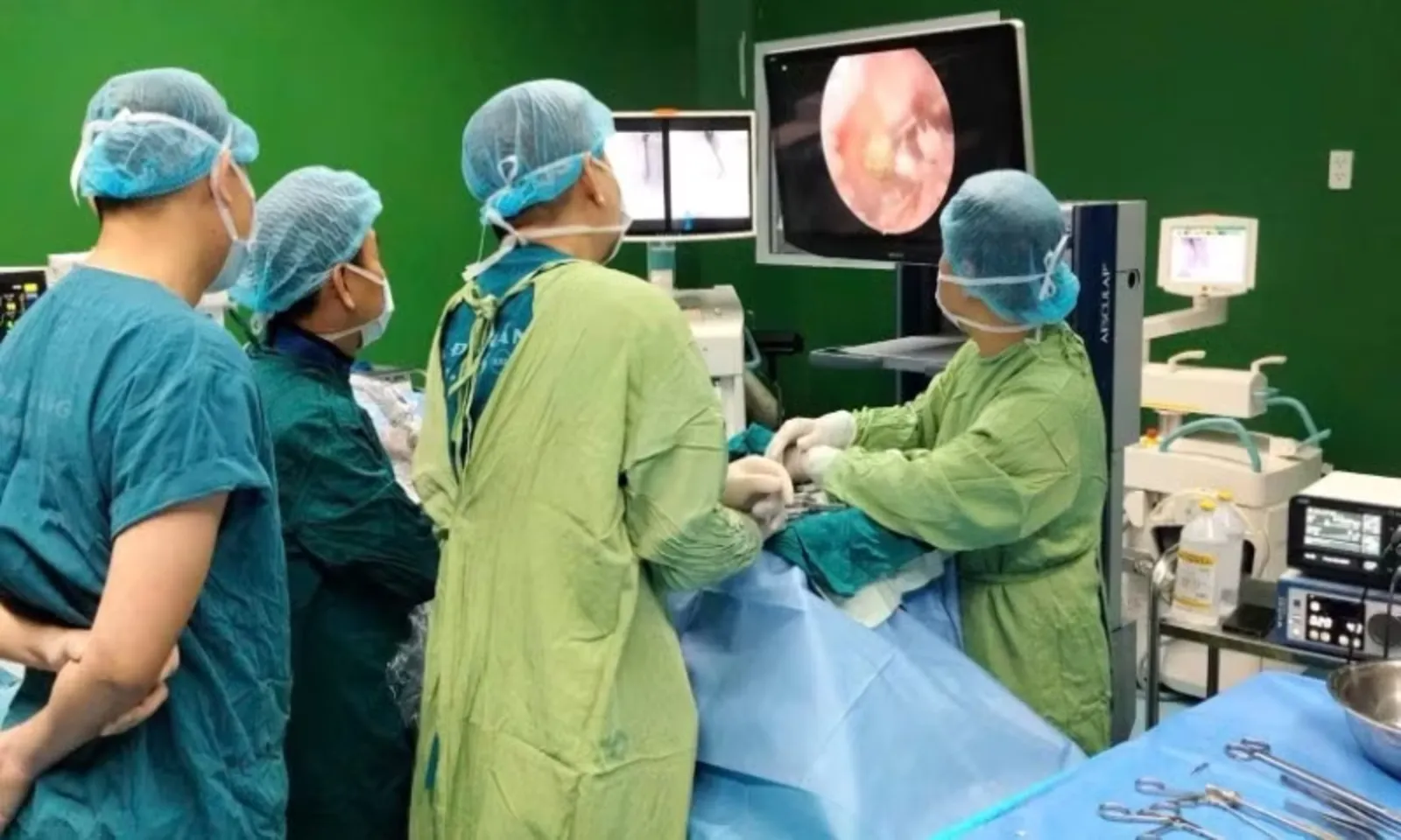 Lần đầu phẫu thuật nội soi cột sống hai cổng tại Bệnh viện Đà Nẵng – Hình 1