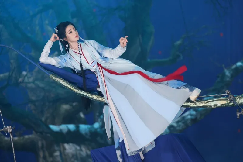 voh-review-phim-bach-nhat-de-dang-19