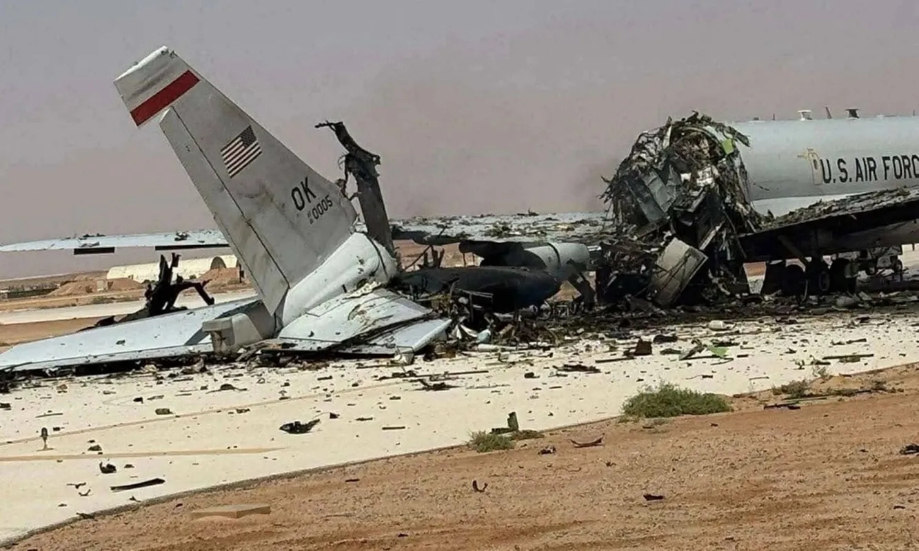 Hình ảnh được cho là chiếc E-3 Mỹ sau đòn tấn công của Iran hôm 26-3. Ảnh Facebook - Air Force Amn - Nco-Snco