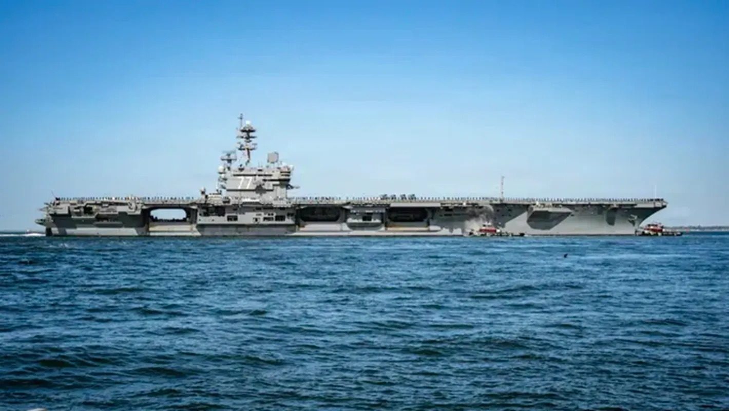 Tàu USS George HW Bush rời Căn cứ Hải quân Norfolk, Virginia, ngày 31-3. Ảnh U.S. NAVY
