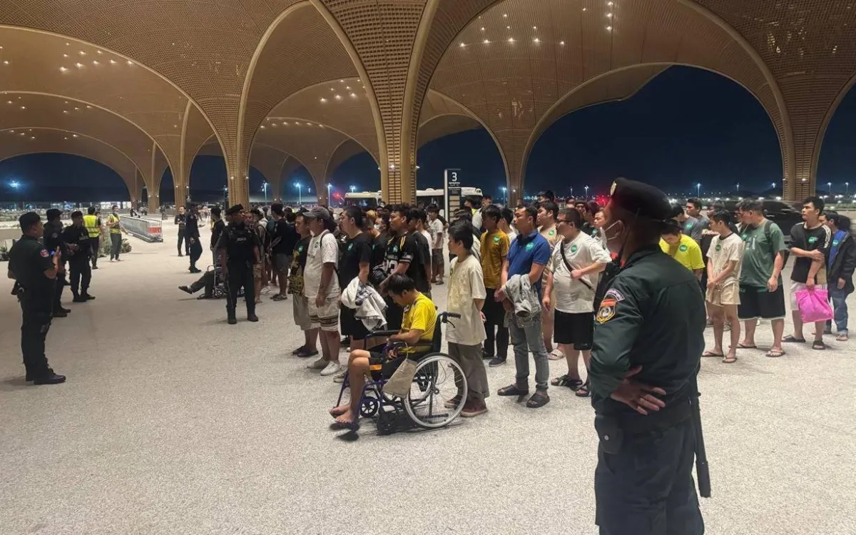 Campuchia truc xuat nghi pham lua dao truc tuyen,