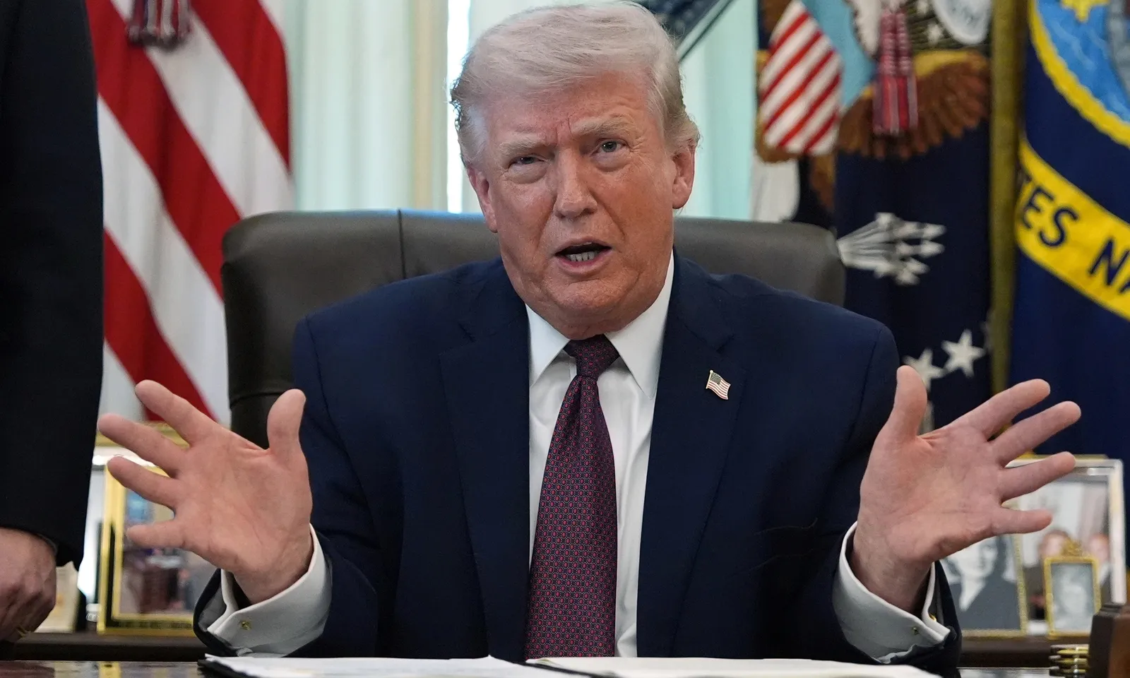 Tổng thống Mỹ Donald Trump nói Iran đề nghị ngừng bắn