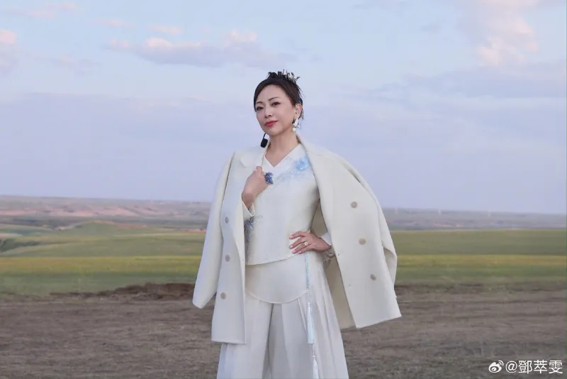 voh-thi-hau-tvb-dang-tuy-van-boc-tran-vet-seo-tuoi-tho-gay-xuc-dong-1