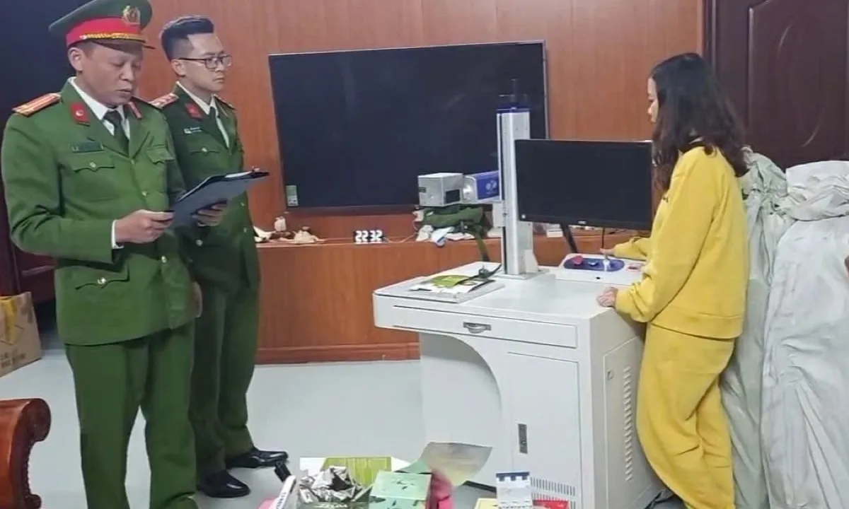 Triệt phá đường dây làm giả 22 loại thực phẩm chức năng, công an tìm người bị hại